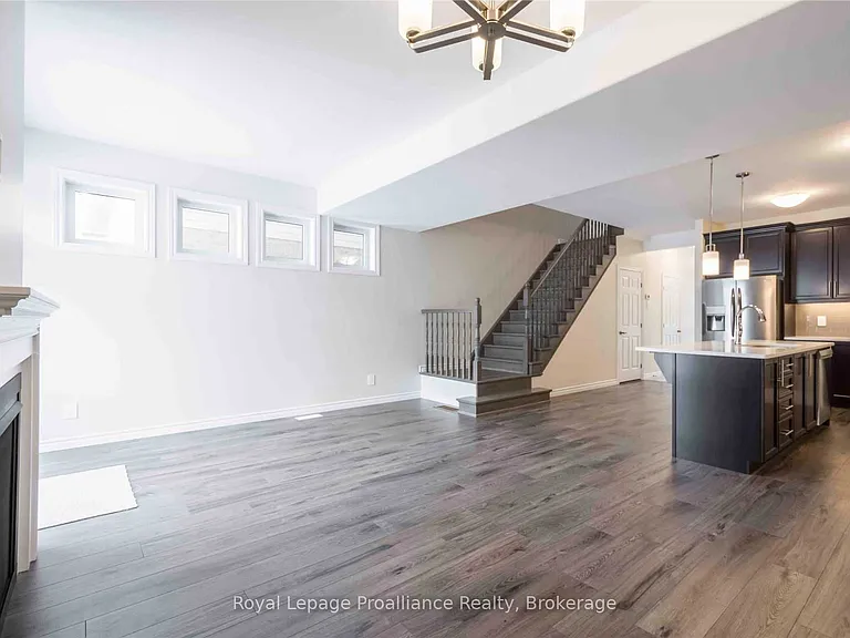 28 Nipigon St — Photo 11