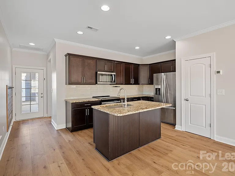 2503 Gallery Dr — Photo 6