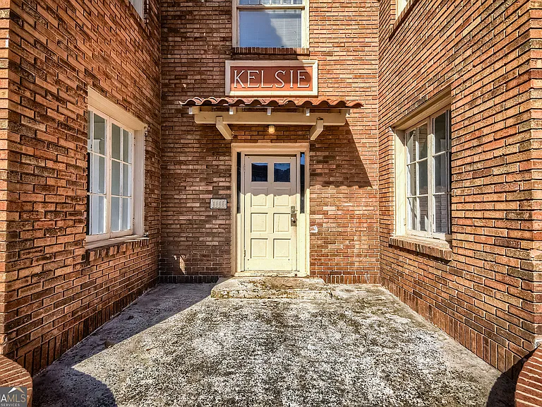 1445 Lucile Ave SW — Photo 3