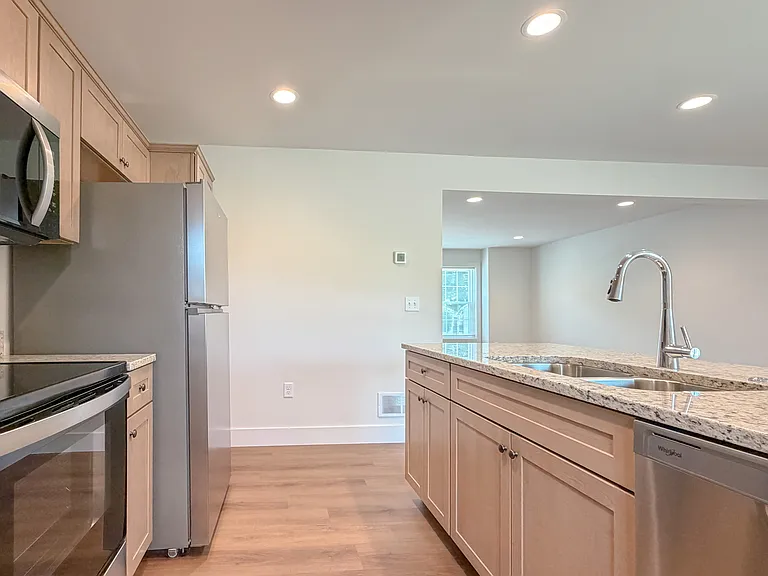 273 Locust St — Photo 8