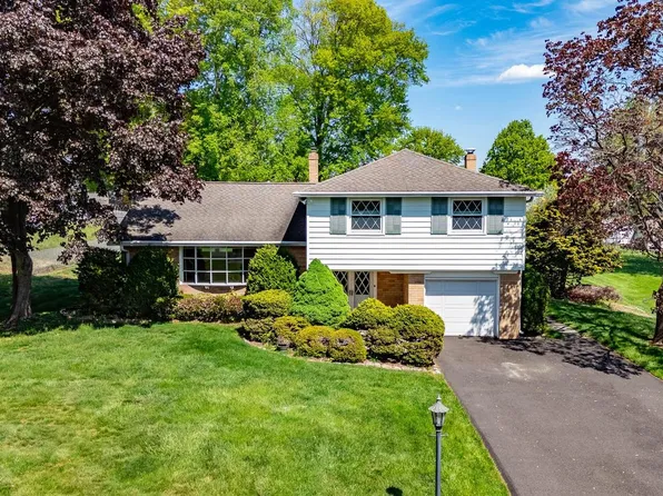 180 E Rambler Dr, Holland, PA 18966