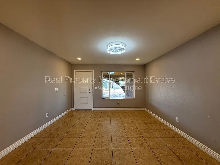 3626 W Angela Dr — Photo 4