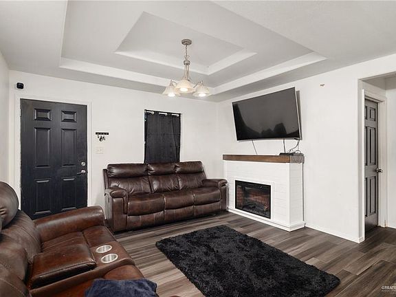 2nd image of 3305 Mauricio Ave