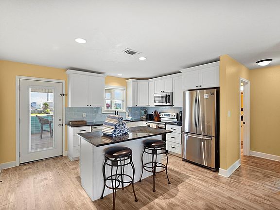 3rd image of 4206 Seabird Dr