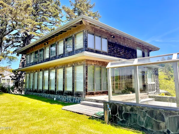47400 Hawk St, Neskowin, OR 97149