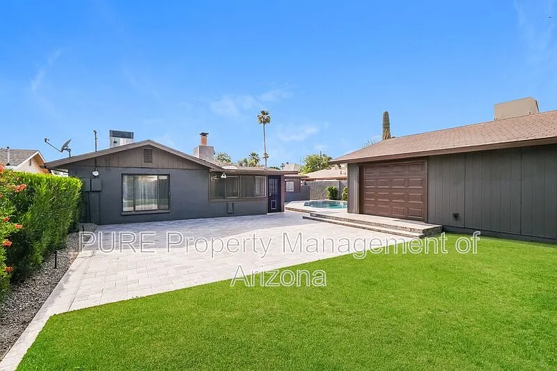 4 bed, 2.0 bath, 1956 sqft, $2,995 — Photo 1