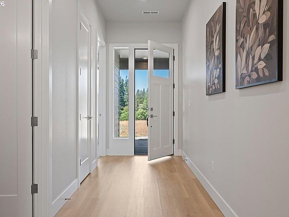 4th image of 16709 NE 38th Ave