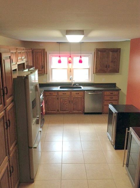 1st image of 654 Oak St