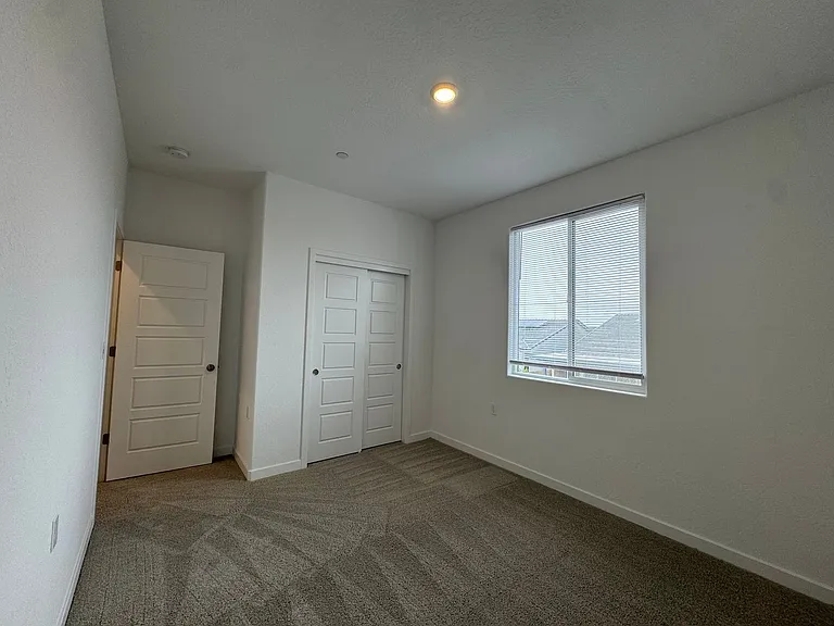 997 W Pioneer Dr — Photo 23