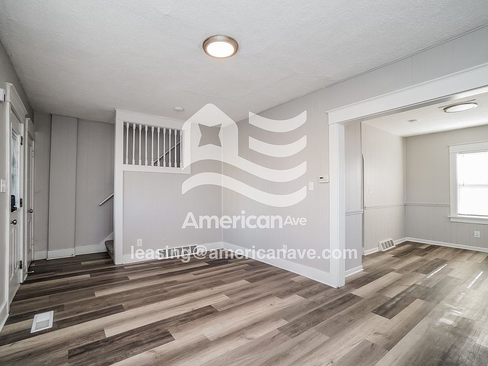 880925_004_wm_-_living_room_13429403.jpg