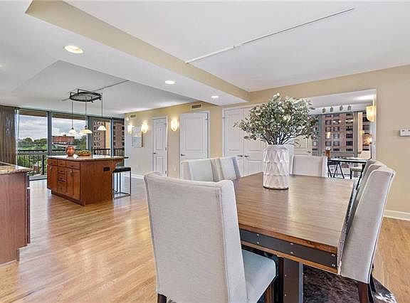 3rd image of 600 E Admiral Blvd #801