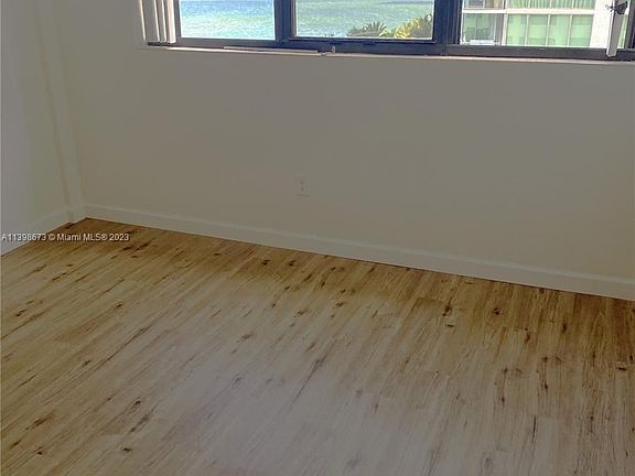 3rd image of 555 NE 30th St APT 603