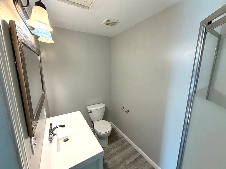 531 E Chestnut St — Photo 12