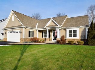 7 Montgomery Glen Dr, Webster, NY 14580