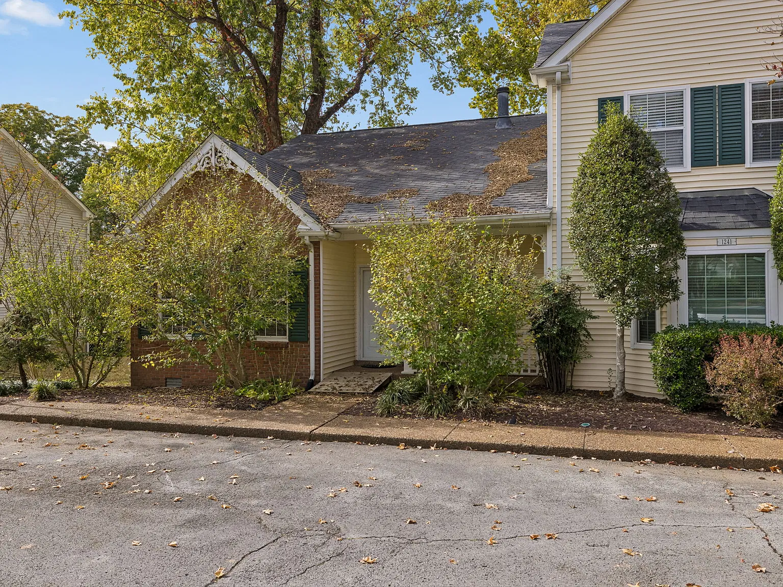 4 bed, 2049 sqft, $3,500 — Photo 2
