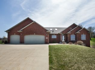 8471 Wildlife Rdg, Dubuque, IA 52003