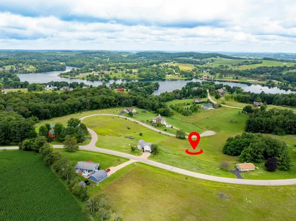 L775 Sunset Ct, La Valle, WI 53941
