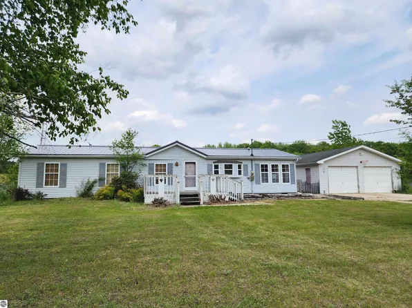 11636 W Madison Rd, Riverdale, MI 48877
