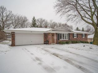 517 Highview Dr, Slinger, WI 53086