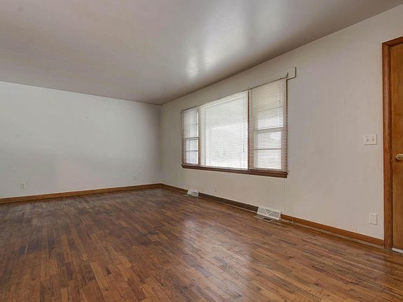 3rd image of 112 W Olive St