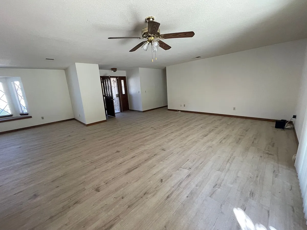 Building Photo - 17343 Buckthorn Ave