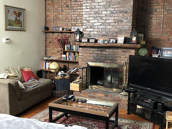 4th image of 209 Jay St #2