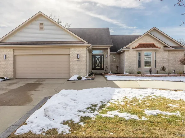 25621 Timber Creek Ln W, Flat Rock, MI 48134