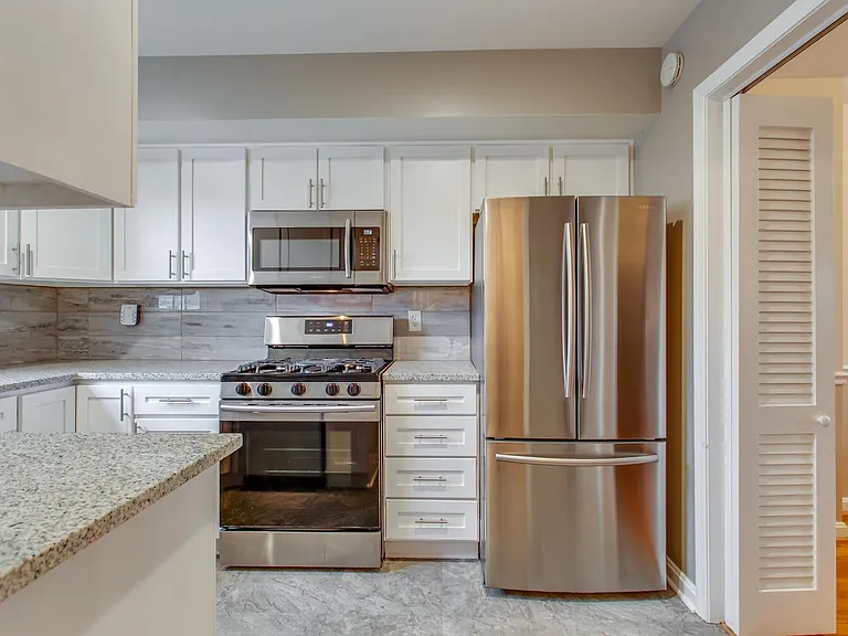6063 Hardwick Pl — Photo 10