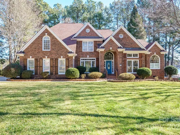 121 Stormy Pointe Ln, Mooresville, NC 28117