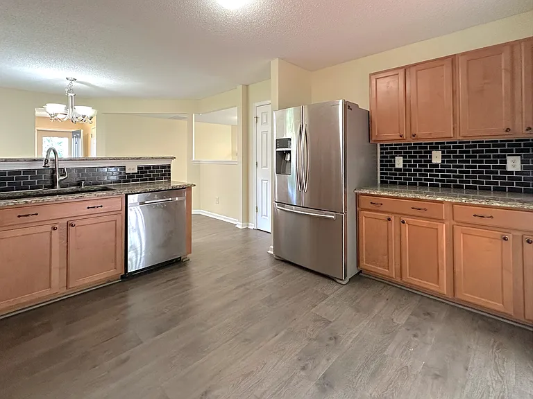 1210 Whitman Dr — Photo 10