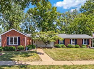 20 White Plains Dr, Chesterfield, MO