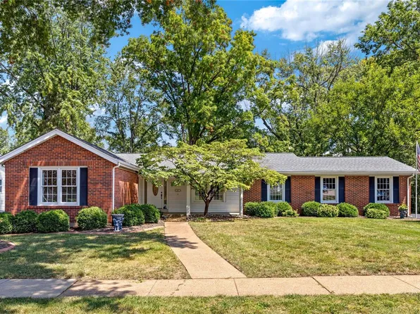 20 White Plains Dr, Chesterfield, MO 63017