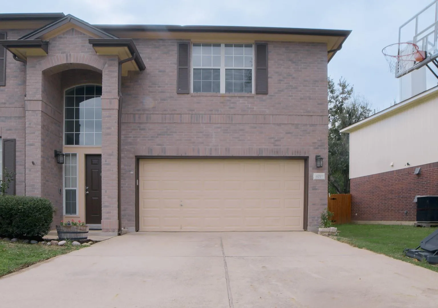4 bed, 2.5 bath, 2731 sqft, $2,800 — Photo 4