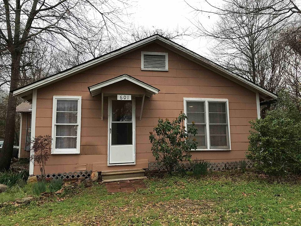 1st image of 601 1st St