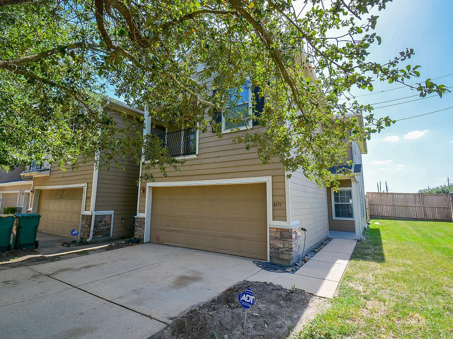 3 bed, 2.5 bath, 1692 sqft, $1,950 — Photo 2