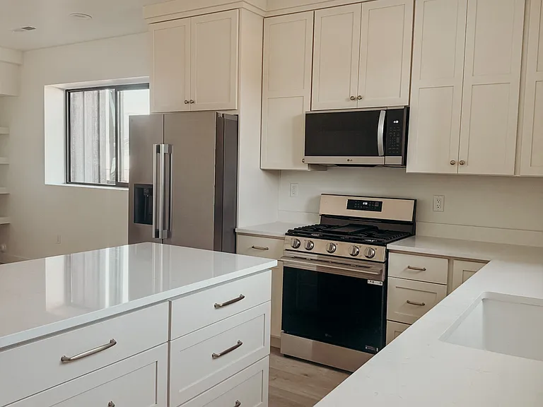 1146 S Lauren Ln #B — Photo 3