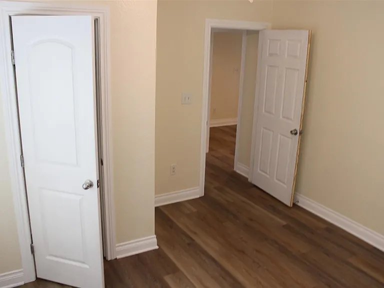 410 Hahlo St — Photo 10