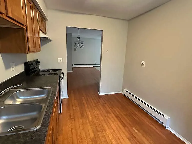 1890 Axtell Dr #5 — Photo 11