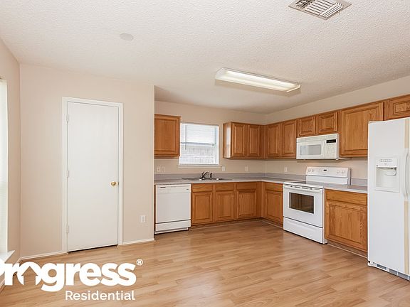 5th image of 6412 Stonewater Bend Trl