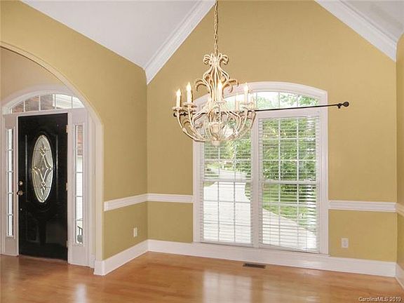 3rd image of 10424 Lady Grace Ln