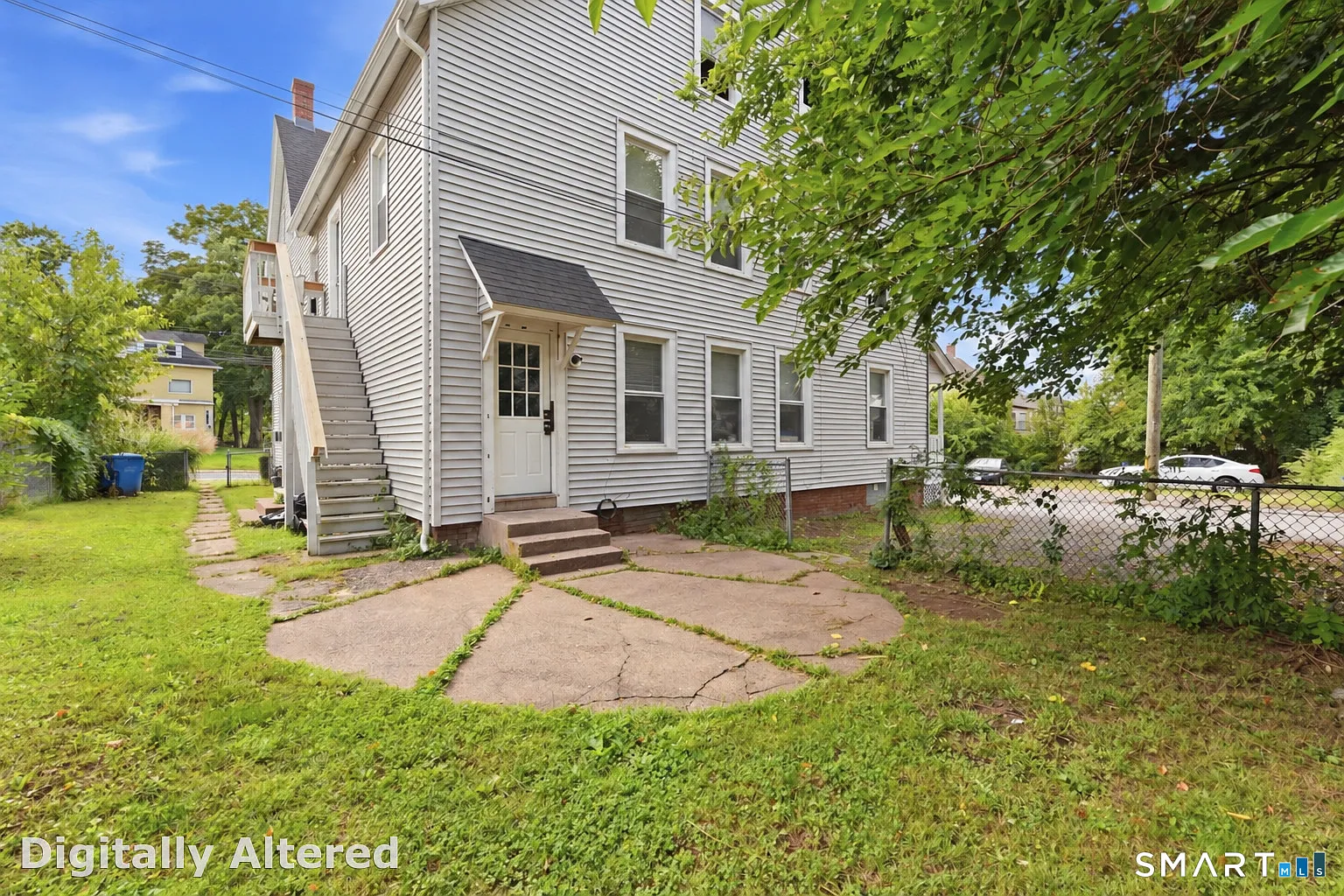 3 bed, 1.0 bath, 4104 sqft, $2,200 — Photo 2