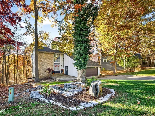 9428 S Harbour Pointe Dr, Bloomington, IN 47401