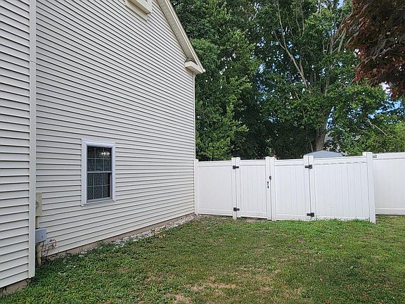 4th image of 9 Stoney Dr