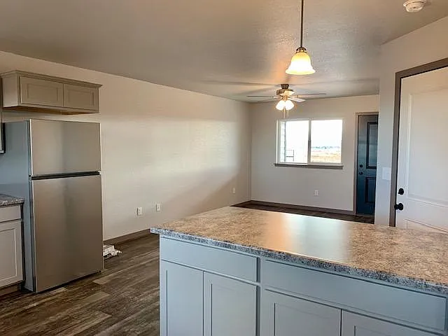 452 Constitution Blvd — Photo 8