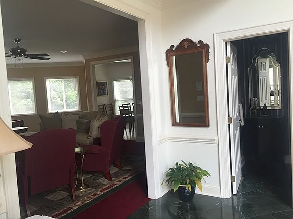 2 story foyer : Opens to 1/2 bath, dining room, den and office