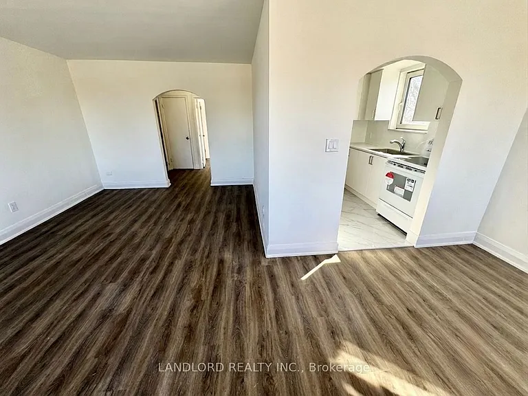 36 Wood Glen Rd #302 — Photo 3