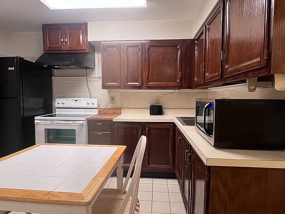 Kitchen, Countertop, Appliances