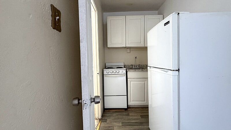 2nd image of 419-421 N Wild Olive Ave Unit 7
