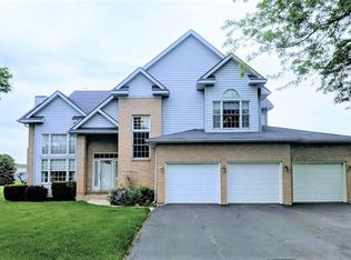 814 Ember Ln, Spring Grove, IL 60081