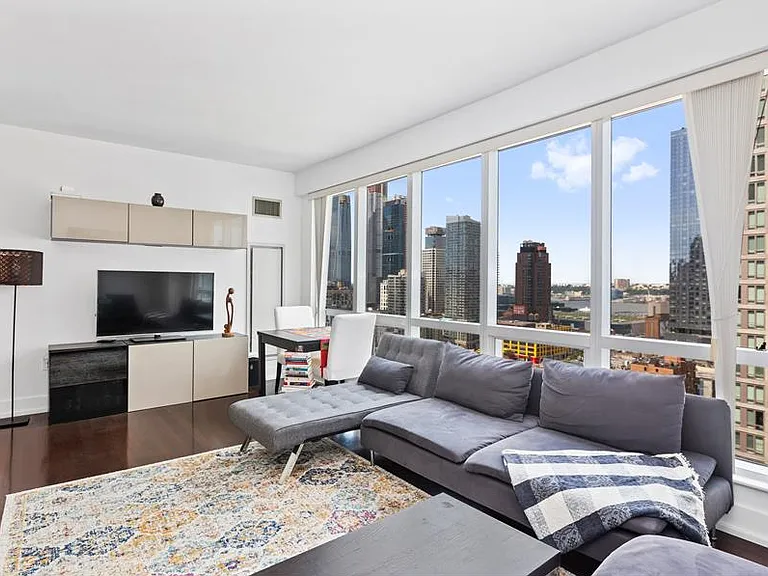 350 W 42nd St #23M — Photo 1